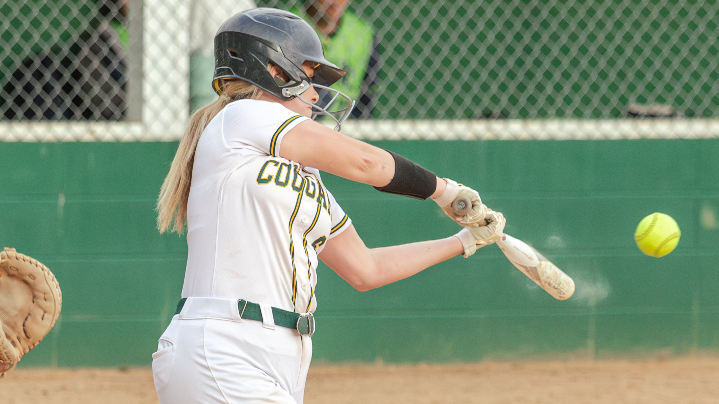 Cougars Outlast Trojans in High-Scoring Sweep