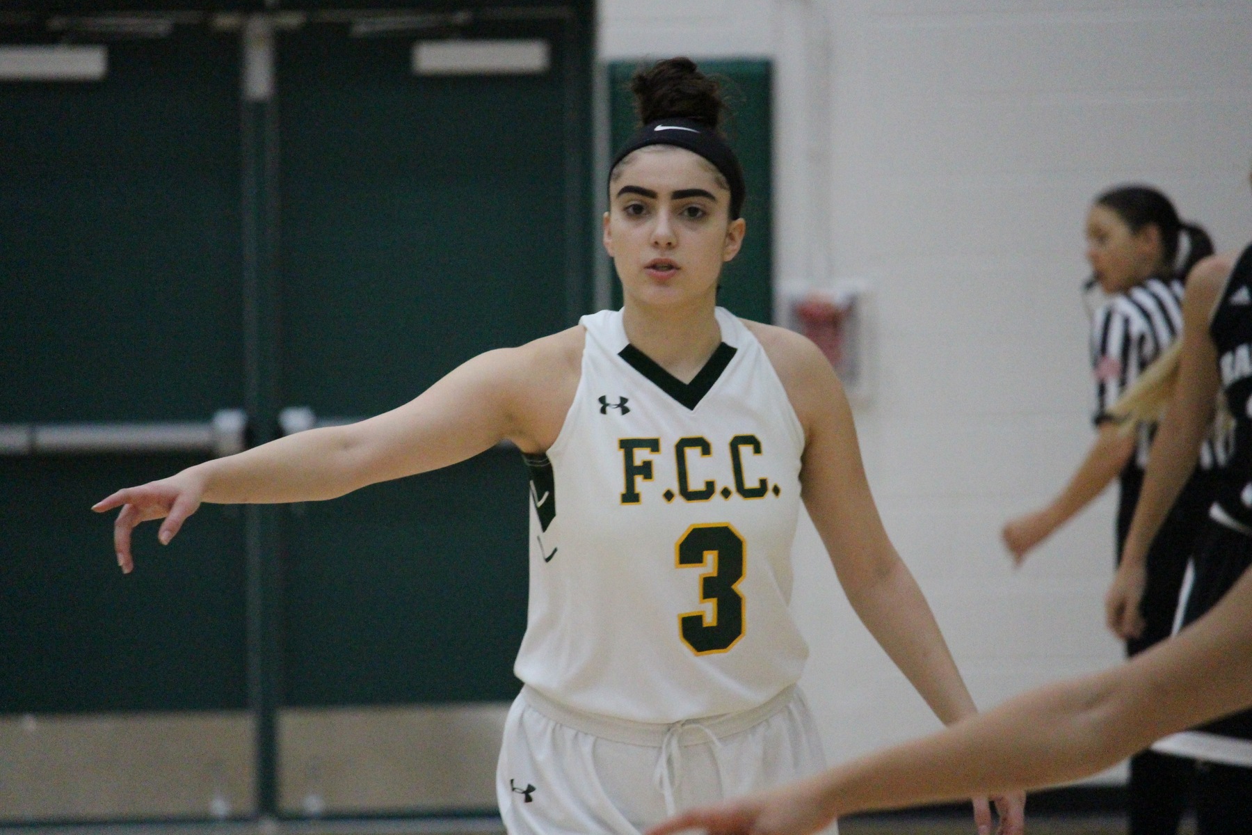 Cougars Crusie Past Cardinals