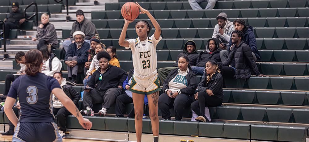 Cougars Fall Short in Close Battle Against Lakers