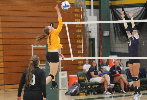 Volleyball Clips Hawks To Make It Seven In A Row!