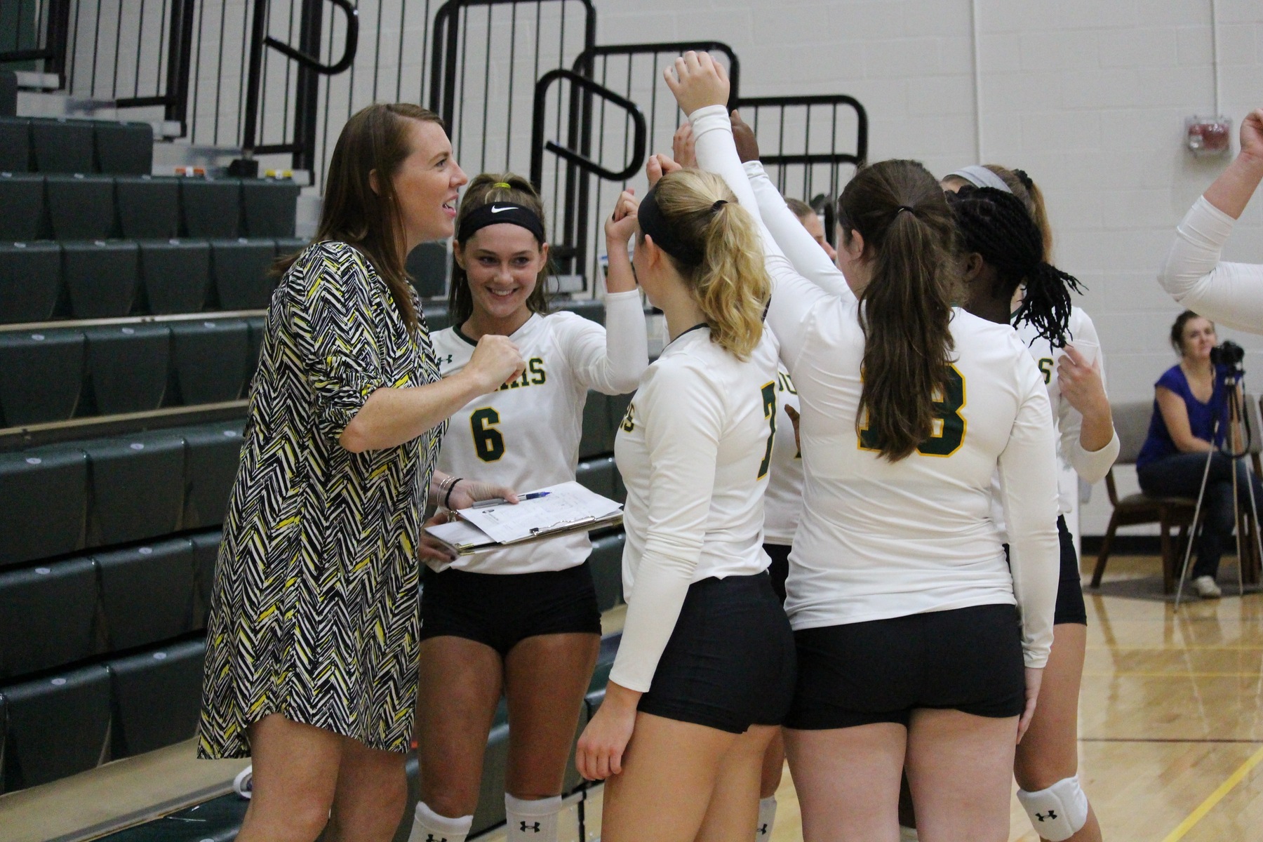 FCC Wins Five Set Thriller Over CCBC Essex