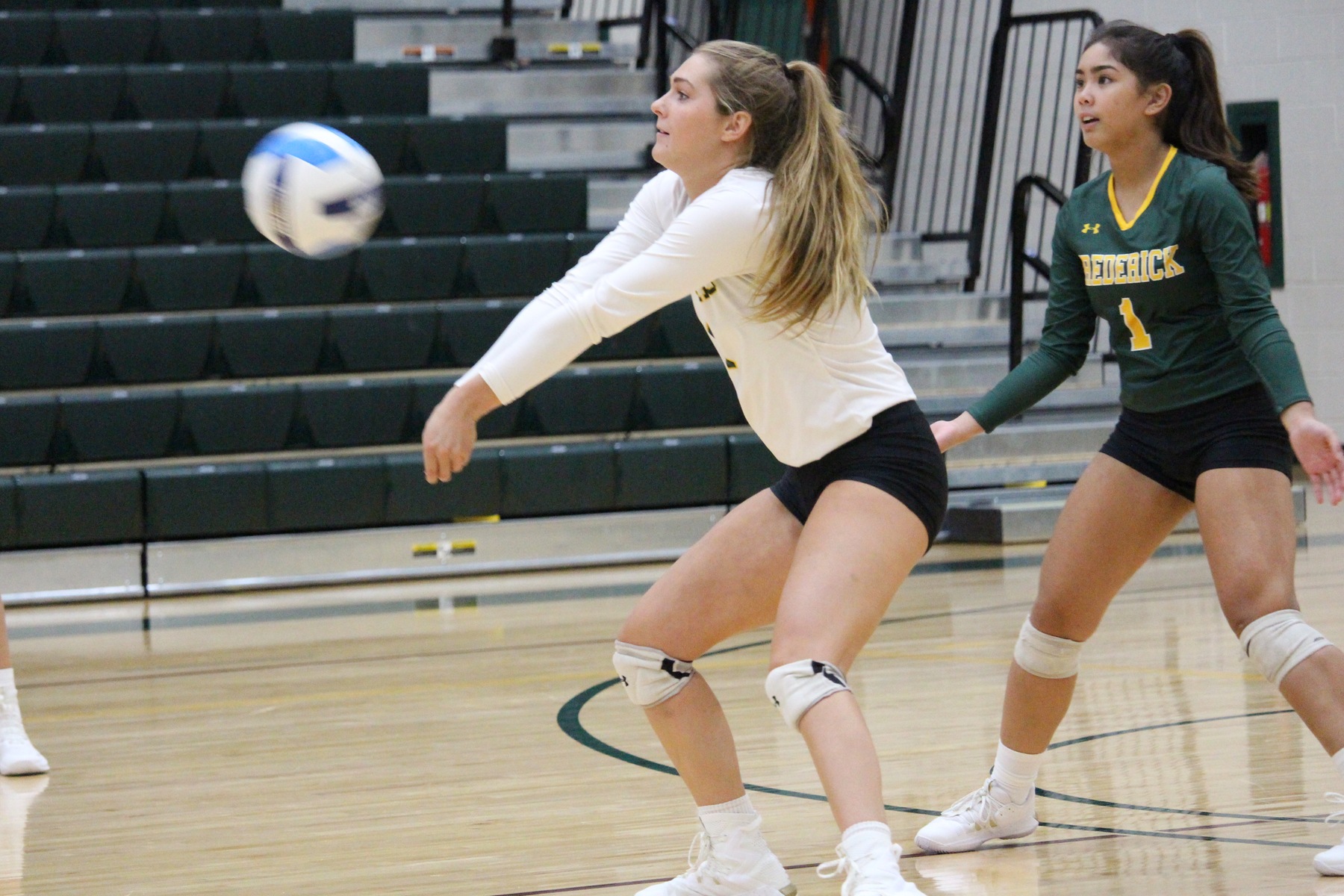 Volleyball hands Seahawks first loss of season